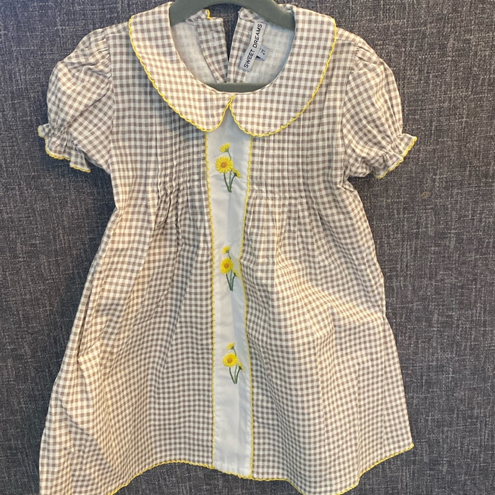 Boutique toddler dress in 2t. Never worn.